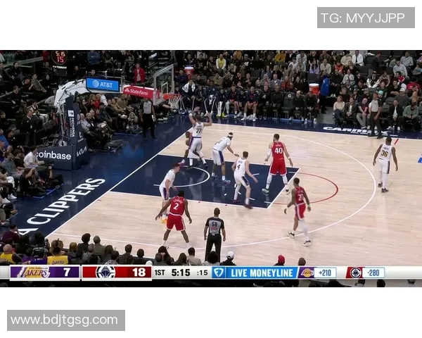 快船与湖人激战正酣最新赛况分析与精彩瞬间回顾